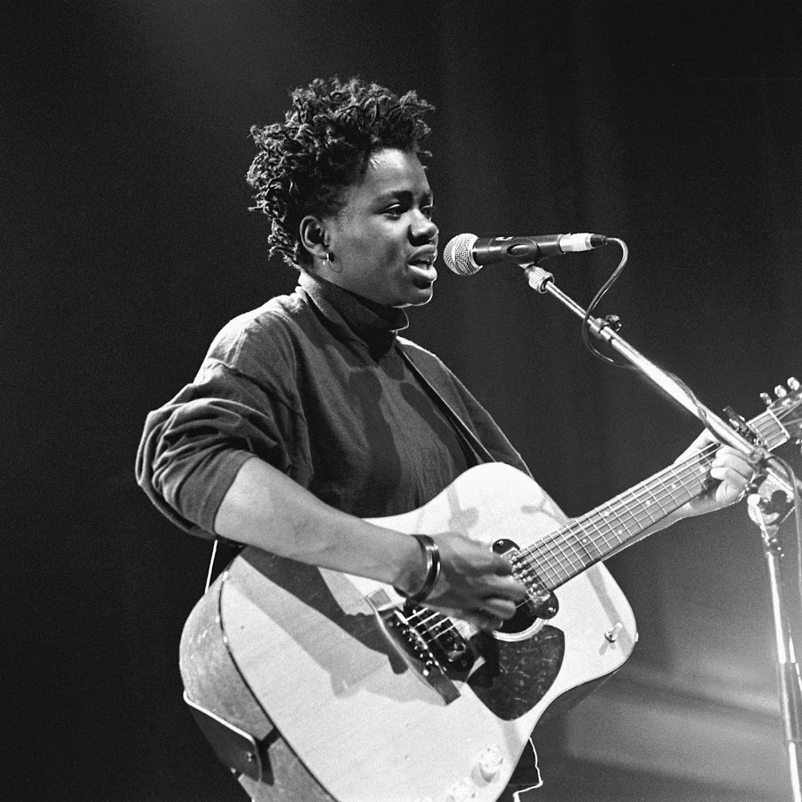 Tracy Chapman performing live
